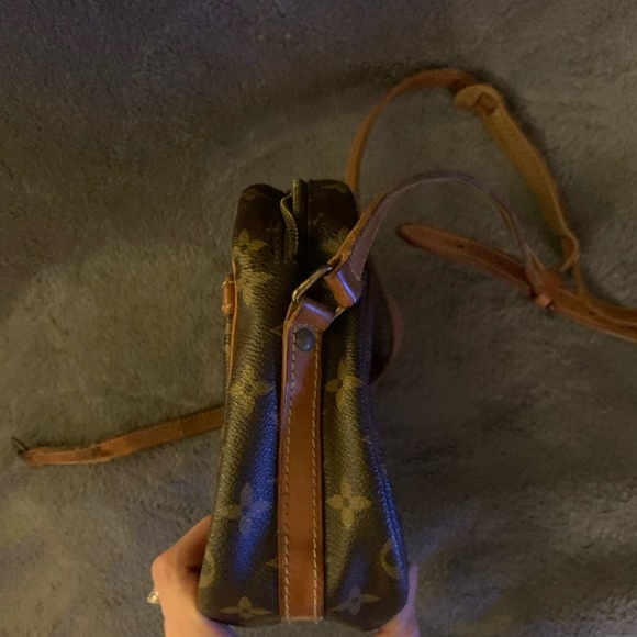 Authentic Vintage Louis Vuitton shoulder bag. - Picture 9 of 16